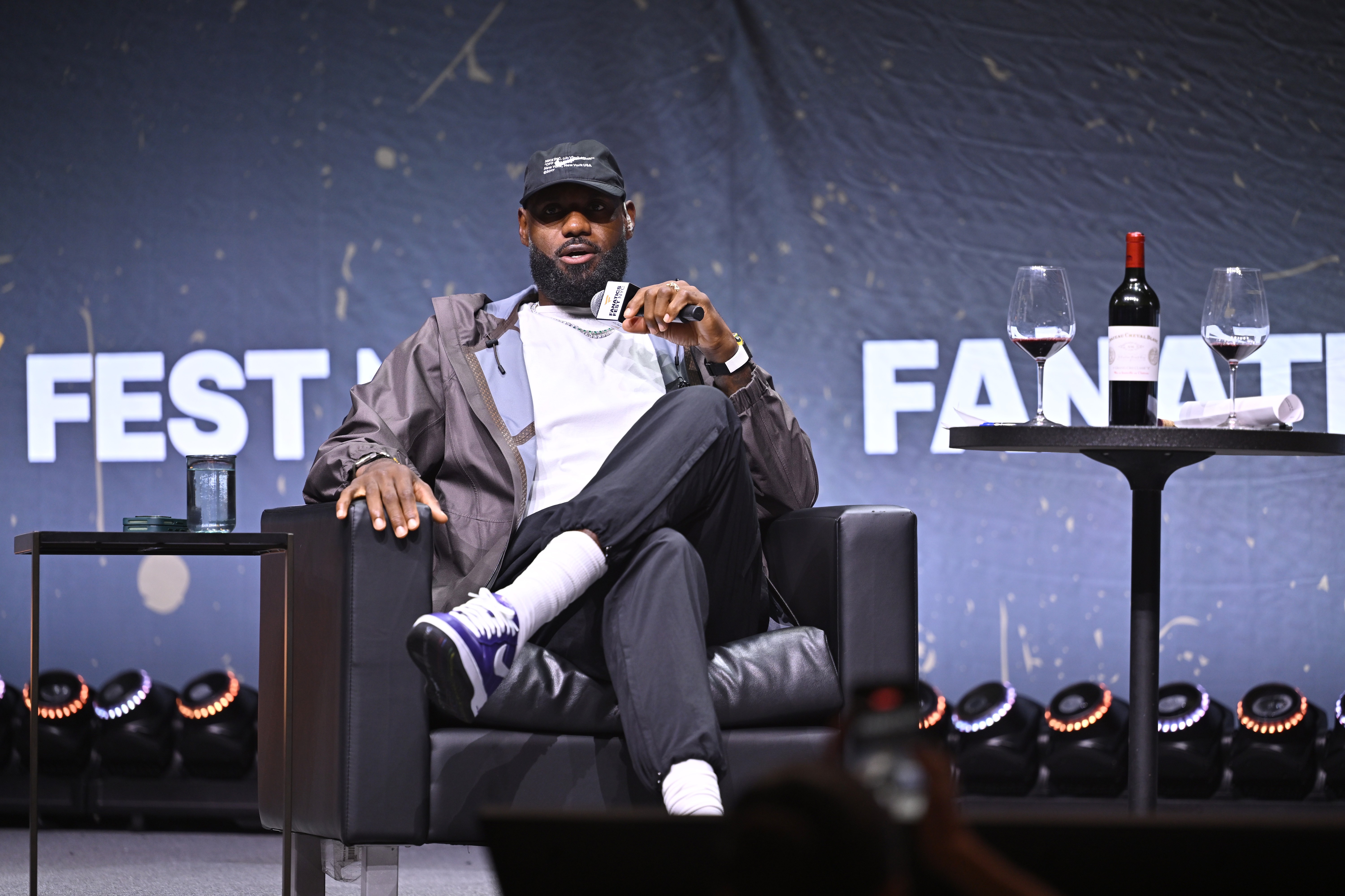 LeBron teria ficado irritado com pressão de comissário da NBA sobre anúncio do novo clube