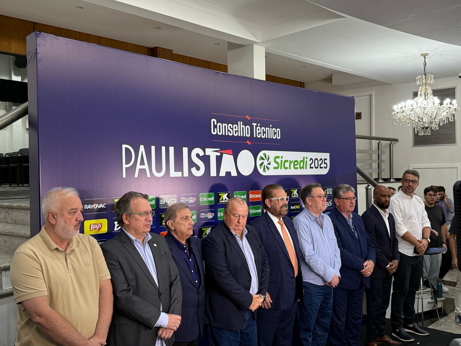 Presidente da FPF defende formato do campeonato contra crítica de técnico.