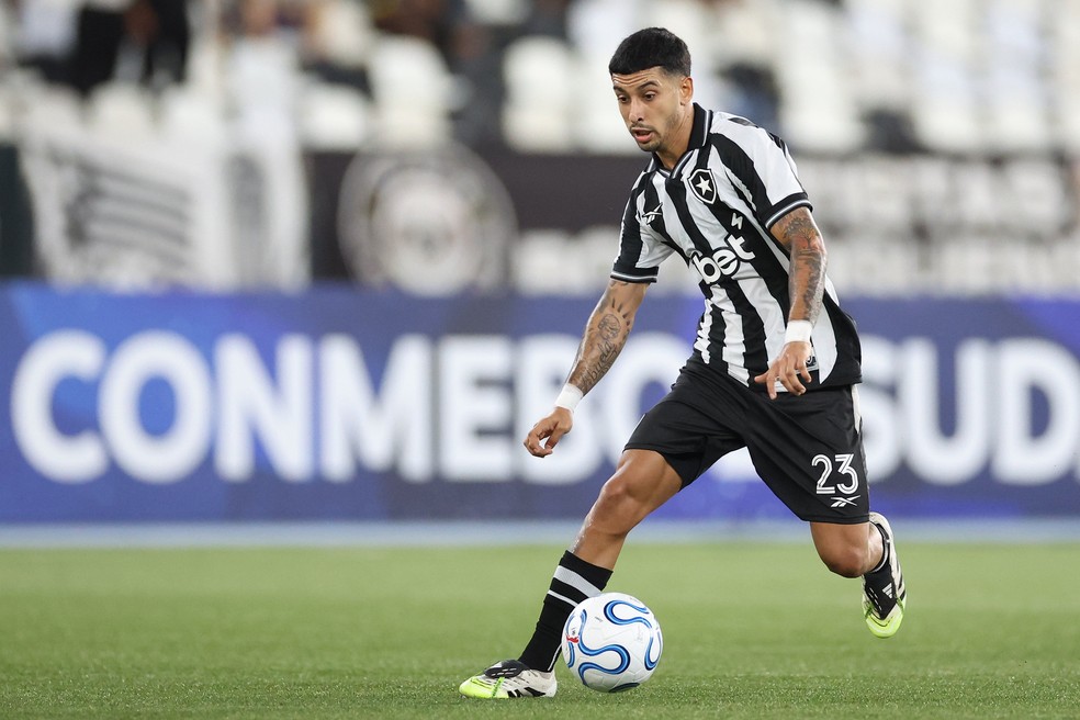 Santi Rodríguez em Botafogo x Caracas, na Sul-Americana 2026 — Foto: Vitor Silva/BFR