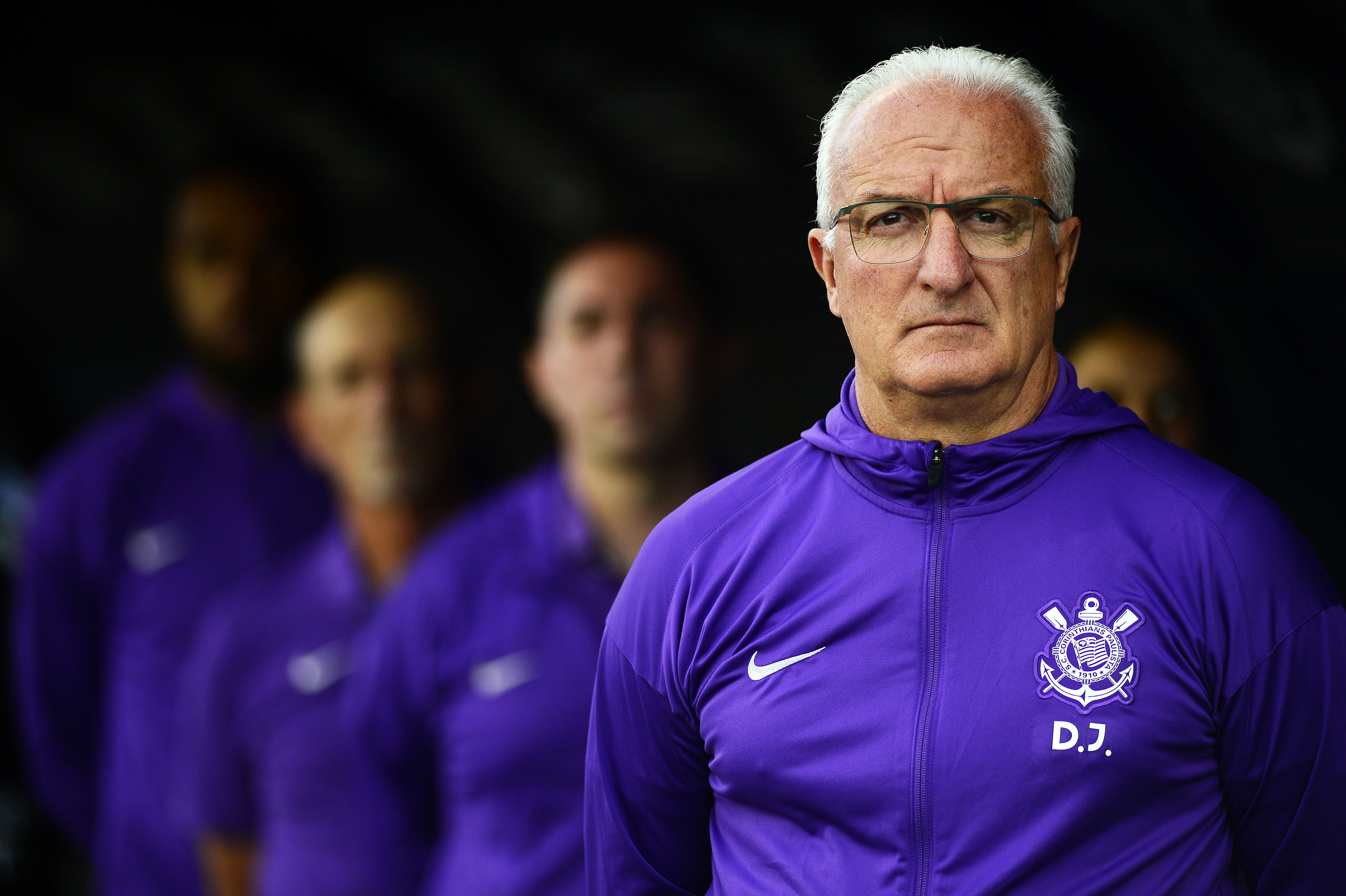 Escalação do Corinthians é montada para jogar por dentro, diz Dorival.