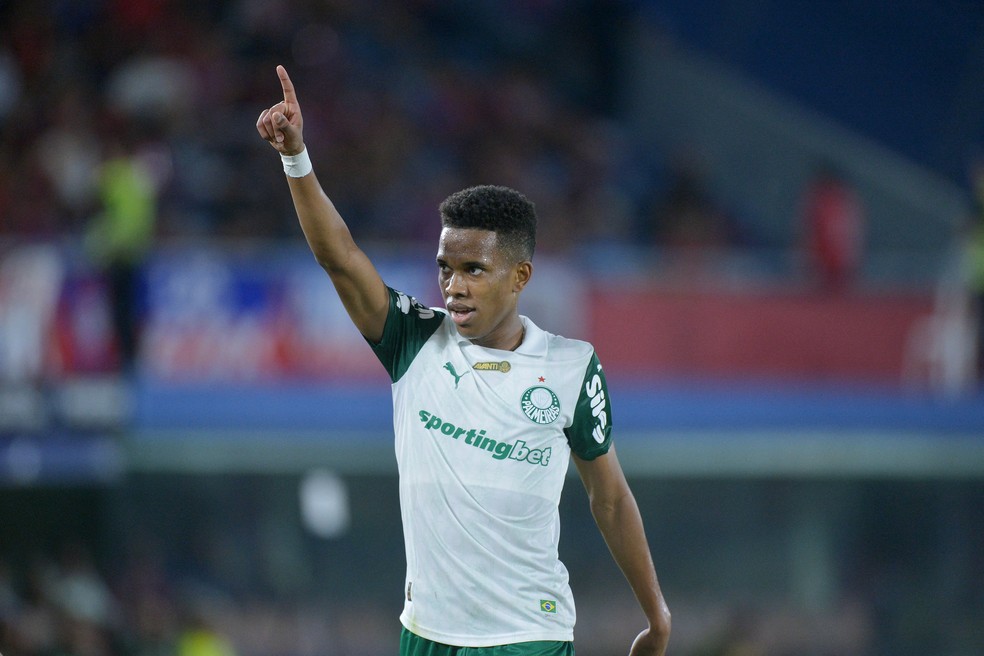 Estêvão comemora gol do Palmeiras contra o Cerro Porteño — Foto: DANIEL DUARTE / AFP