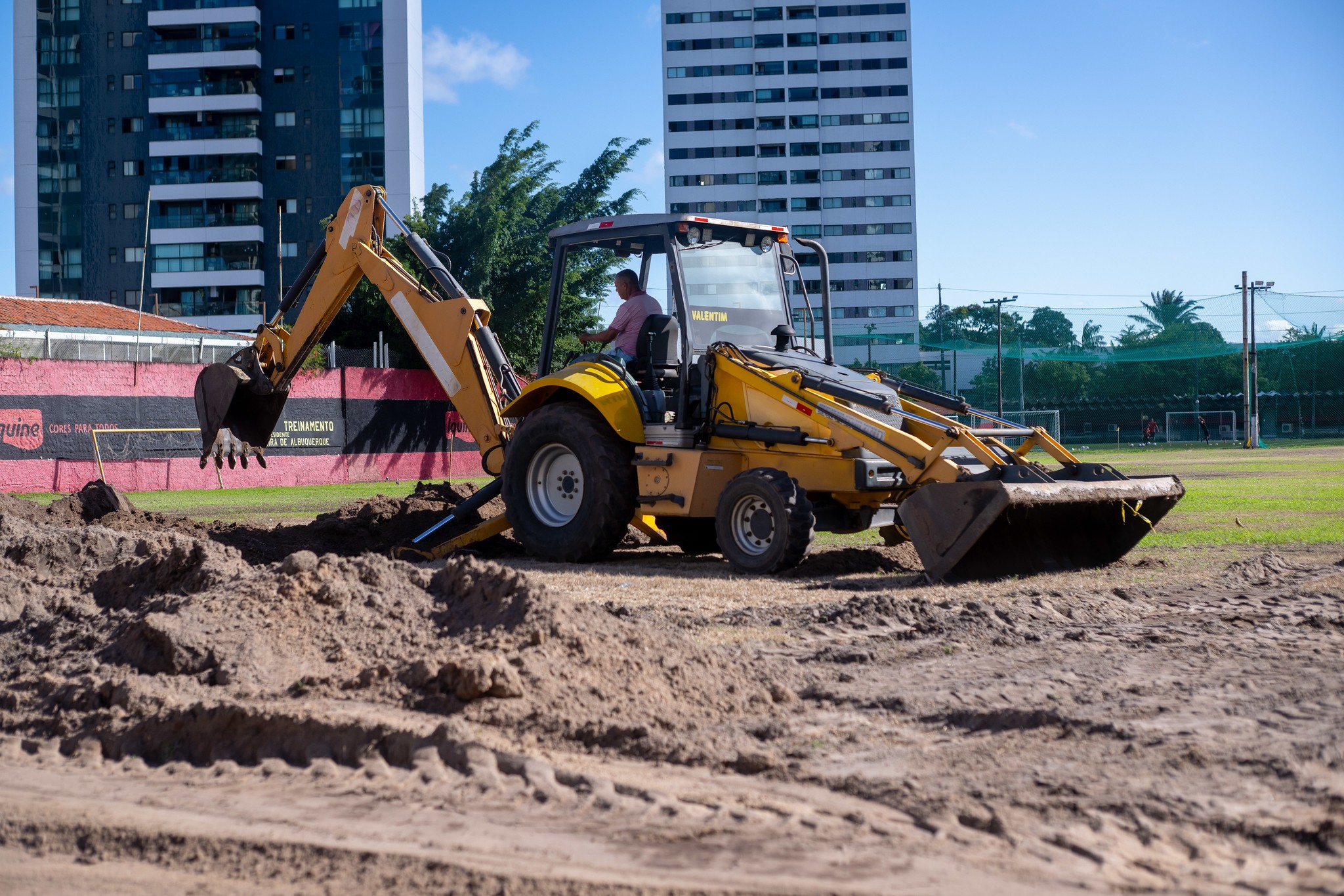 Sport investe R$ 500 mil em reforma de campo auxiliar da Ilha e prevê entrega até novembro