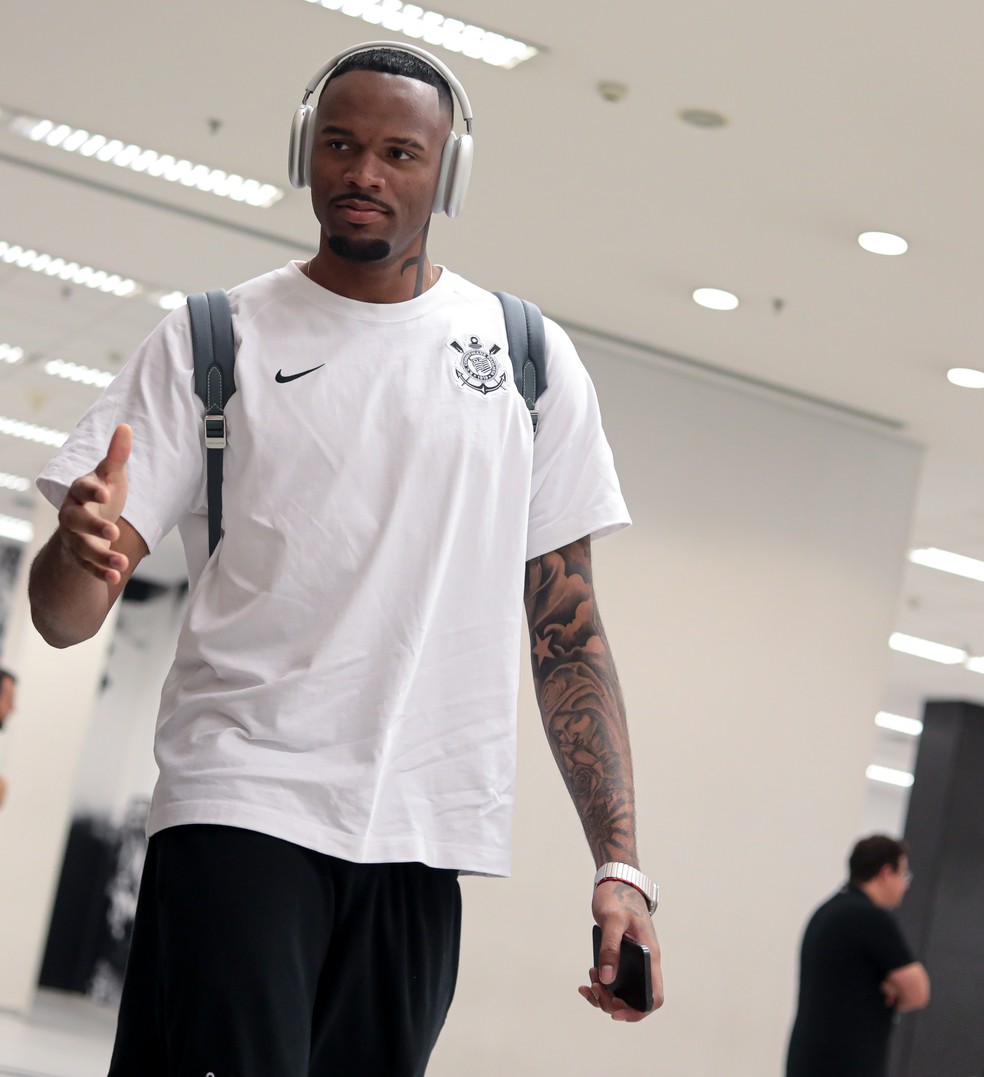 Carlos Miguel viajou com o elenco e está à disposição de António Oliveira para terça — Foto: Rodrigo Coca / Ag.Corinthians