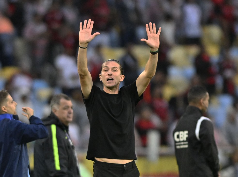 Filipe Luís no jogo entre Flamengo x Palmeiras — Foto: André Durão