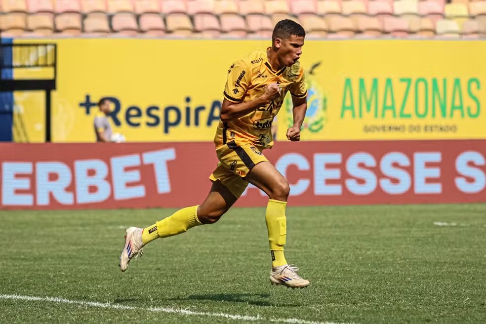 Erick Var&atilde;o celebrando gol com a camisa do Amazonas em 2024 &mdash; Foto: Jo&atilde;o Normando/AMFC