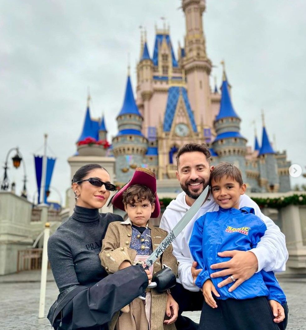 Everton Ribeiro na Disney — Foto: Reprodução