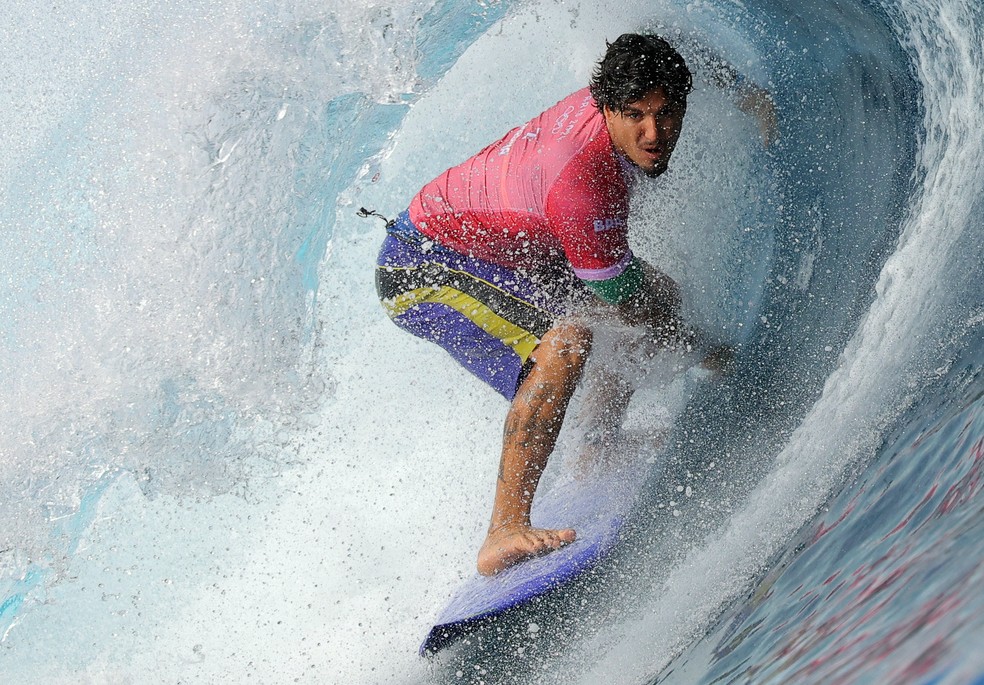 Gabriel Medina em ação no Taiti — Foto: Reuters