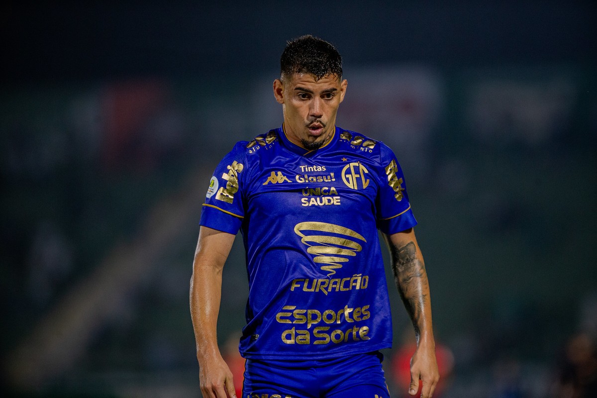 Por precaução, Louzer poupa Mayk e lateral deixa o treino do Guarani mais cedo guarani ge