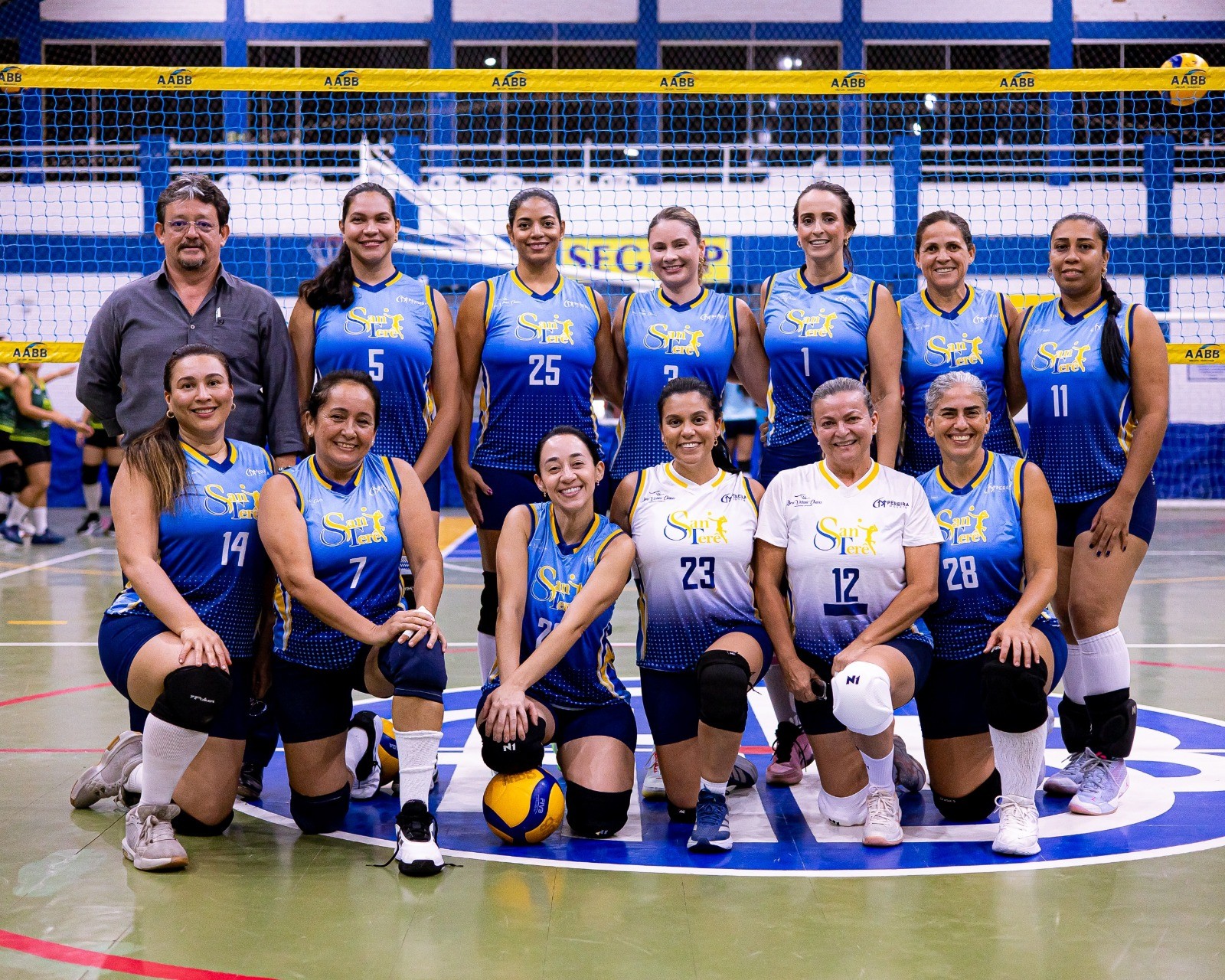 Final da categoria 35+ feminina movimenta a Copa Primavera de Voleibol