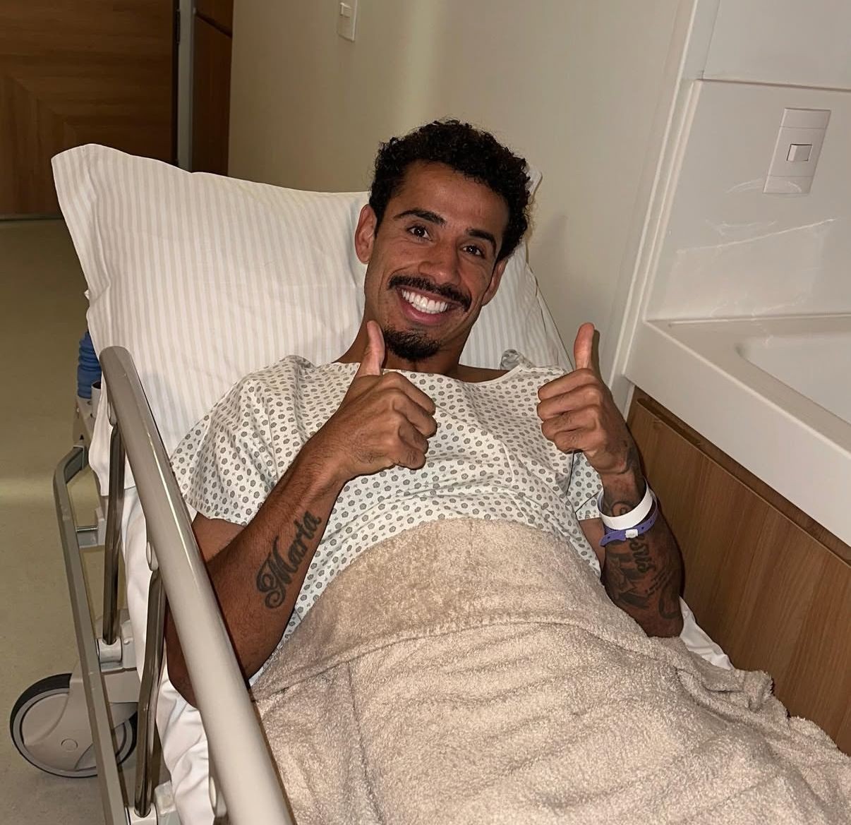 FORÇA E SUPERAÇÃO! Evangelista emociona torcida com mensagem após cirurgia.