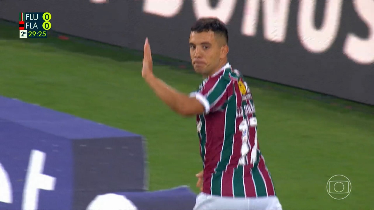 Confira momentos da estreia de Leo Fernández no Fluminense