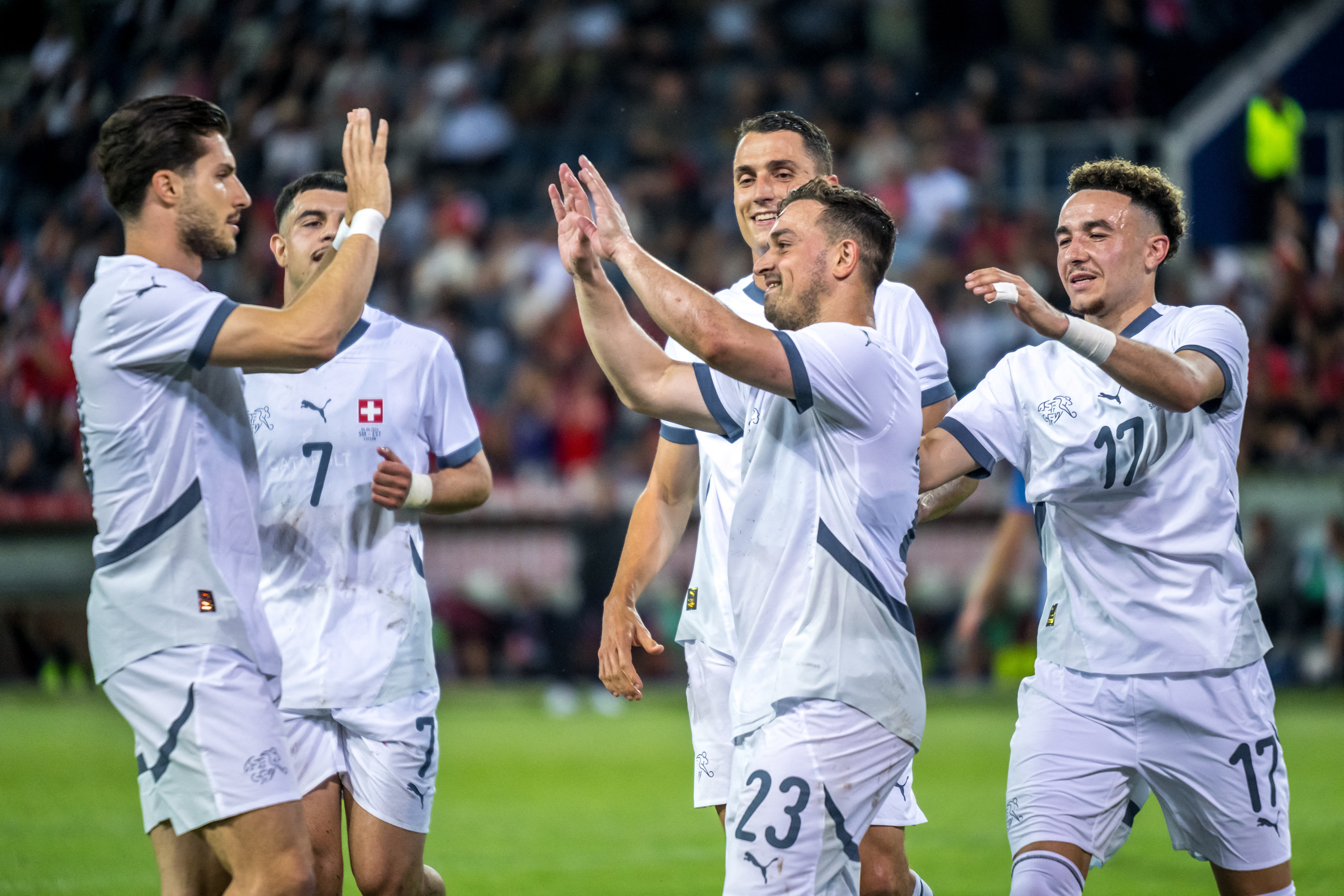 Suíça goleia a Estônia em amistoso preparatório para a Eurocopa