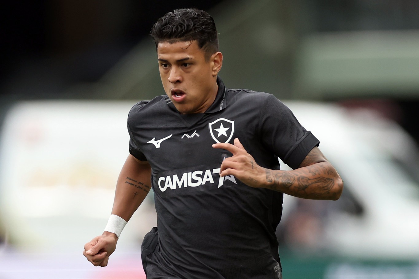 Matheus Martins retoma espaço no Botafogo de Tite após venda frustrada para a Rússia