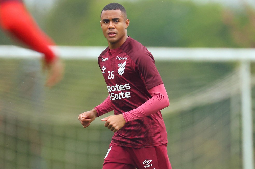 Corinthians está disposto a pagar R$ 32 milhões por Erick — Foto: Gustavo Oliveira/Athletico