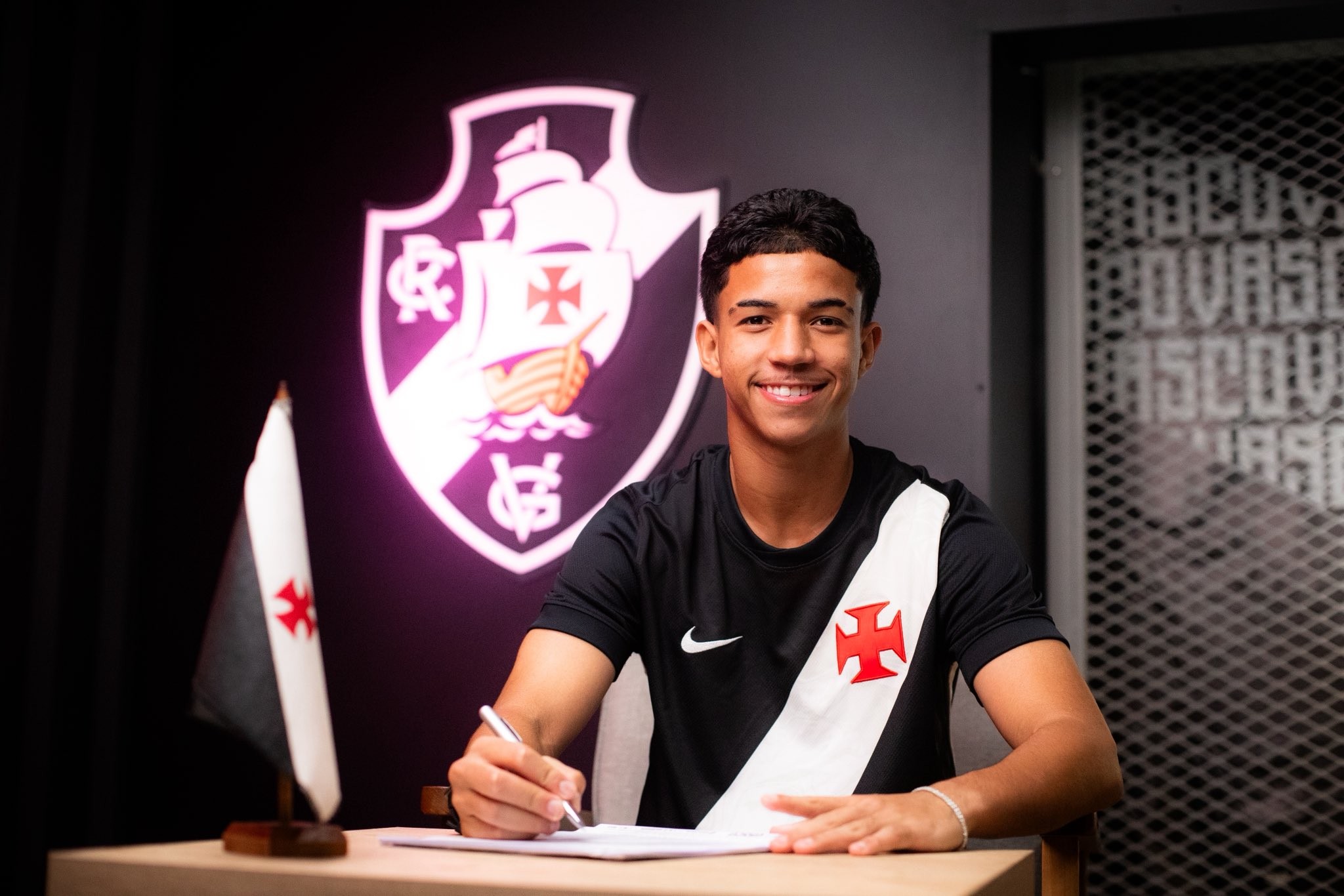 Vasco acerta renovação de Andrey Fernandes | Ge