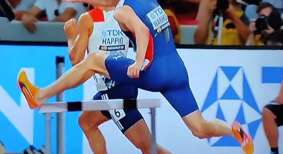 Karsten Warholm é acusado de movimento irregular nos 400m com barreiras — Foto: Reprodução