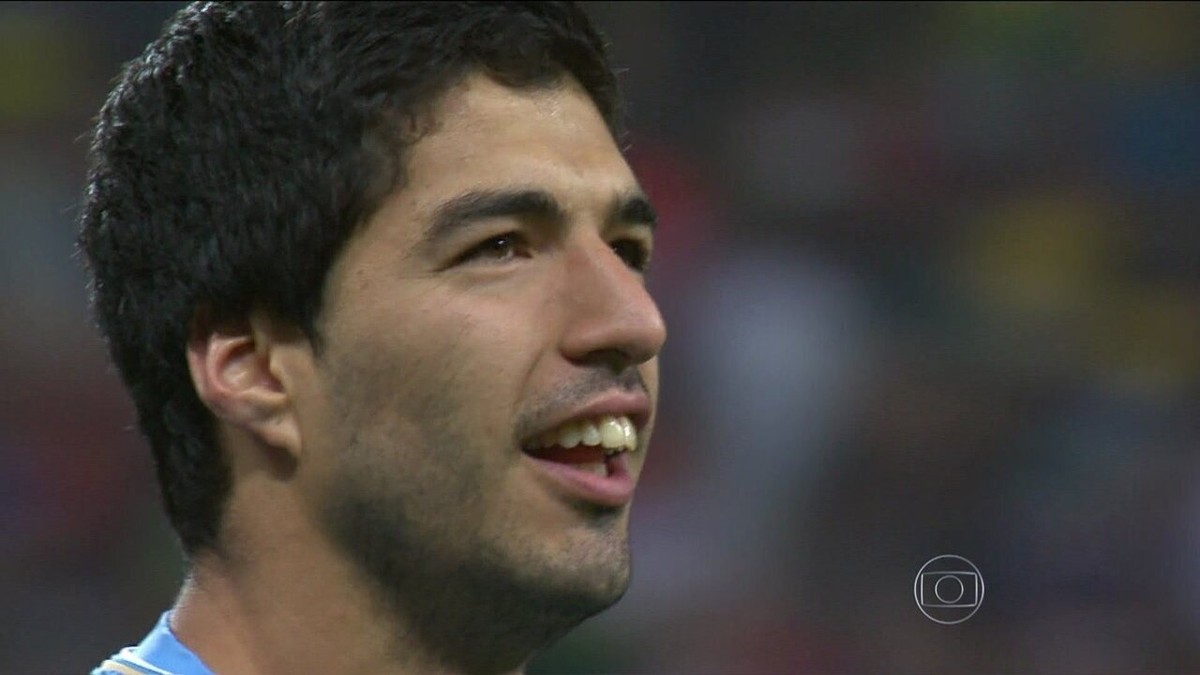 Suárez volta a estádio onde brilhou na Copa 2014 ainda em busca de primeiro gol fora pelo Grêmio