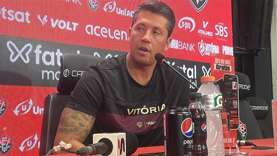 Thiago Carpini vê reação na Série A como "maior título do Vitória nos últimos anos": "Muito desafiador"