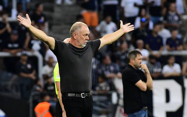 Novo técnico, Mano Menezes vai apostar no coletivo do Corinthians