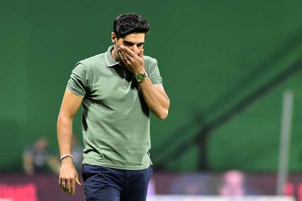 Substituição tática de Abel Ferreira gera críticas da torcida palmeirense no duelo.