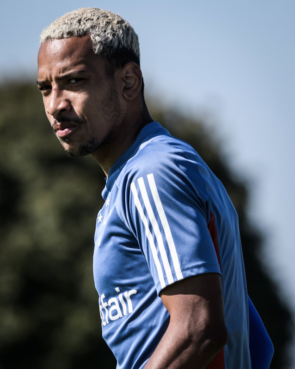 Matheus Pereira cumpre suspensão diante do Internacional — Foto: Gustavo Aleixo/Cruzeiro
