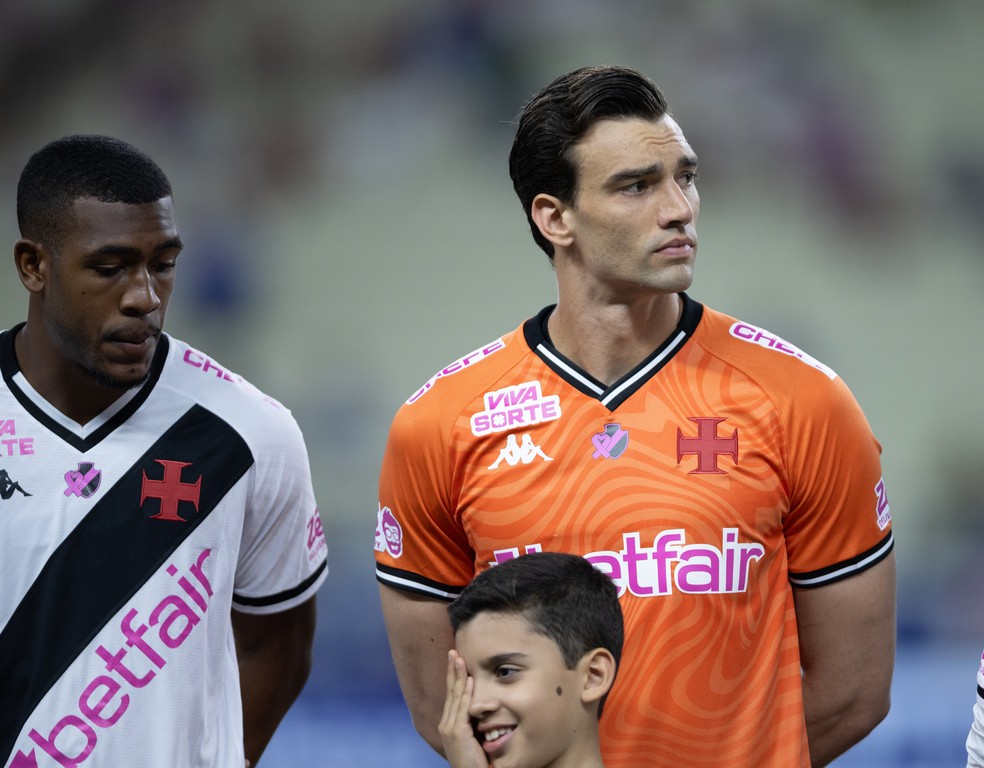 Rayan e Léo Jardim em campo pelo Vasco