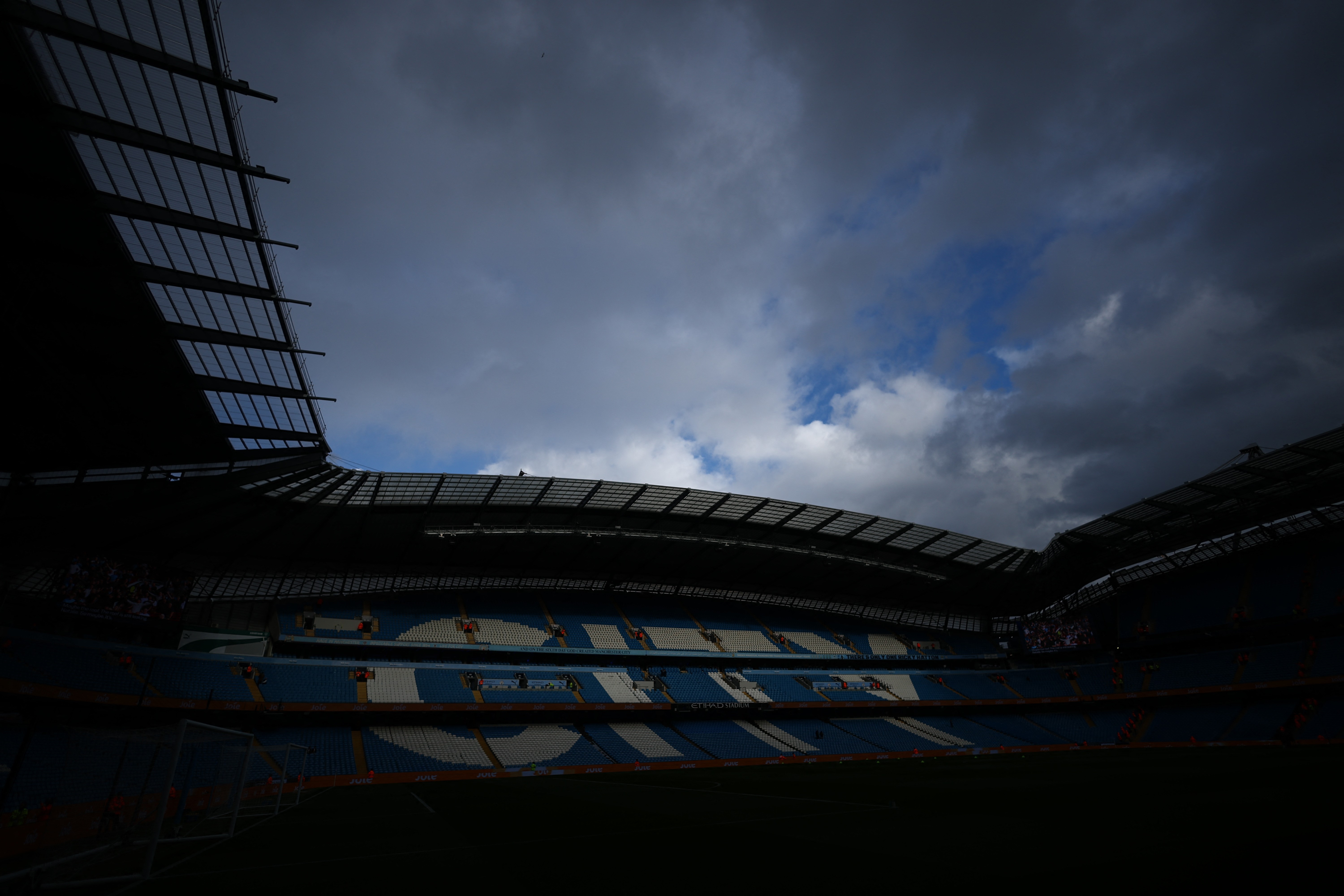Manchester City é considerado culpado por mais de 100 violações financeiras na Premier League