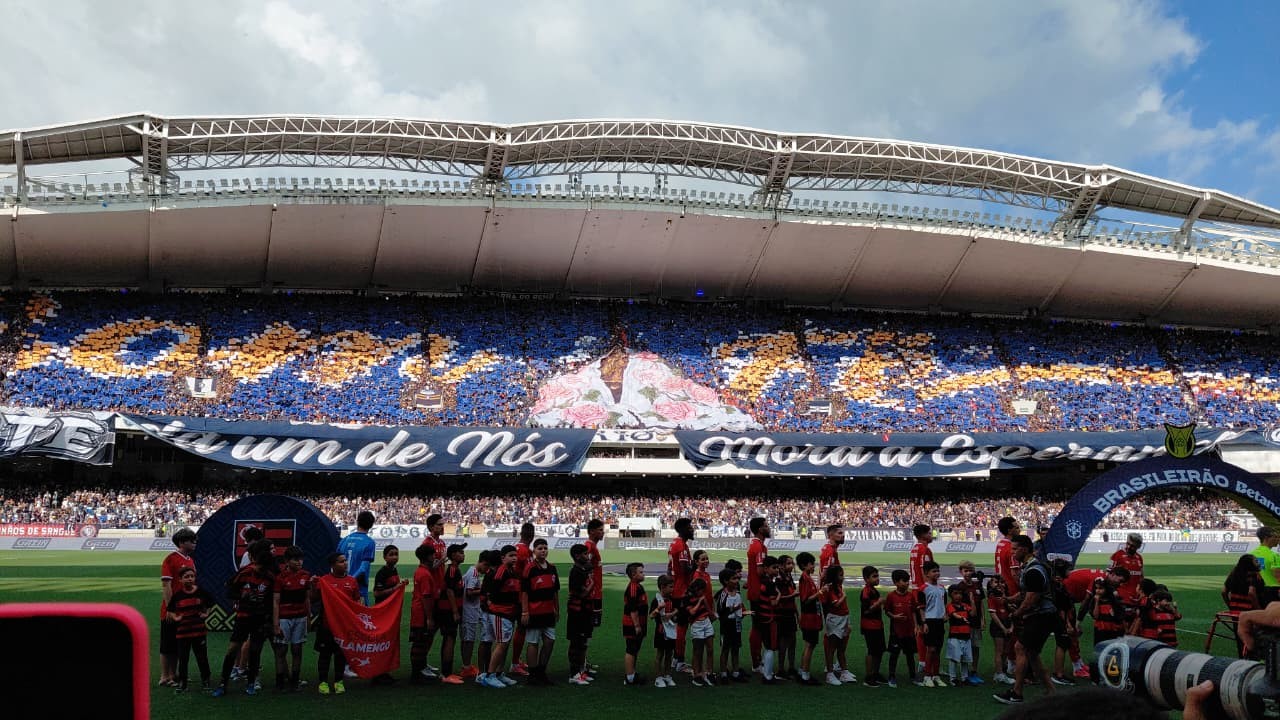 Com ídolos e Nossa Senhora, Remo apresenta três mosaicos antes de jogo com Flamengo