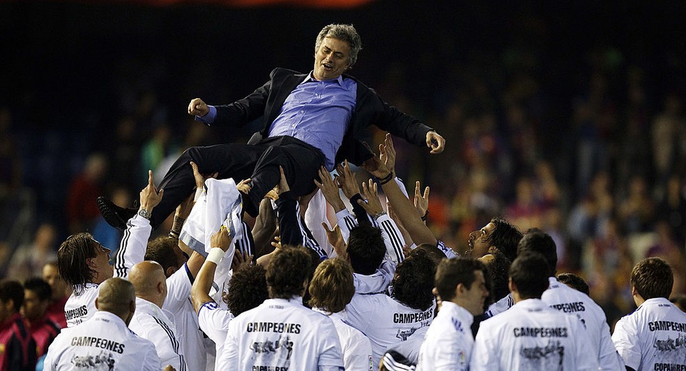Mourinho come&ccedil;ou a se consagrar no Real Madrid com t&iacute;tulo da Copa do Rei sobre o Barcelona em 2011 &mdash; Foto: Getty Images