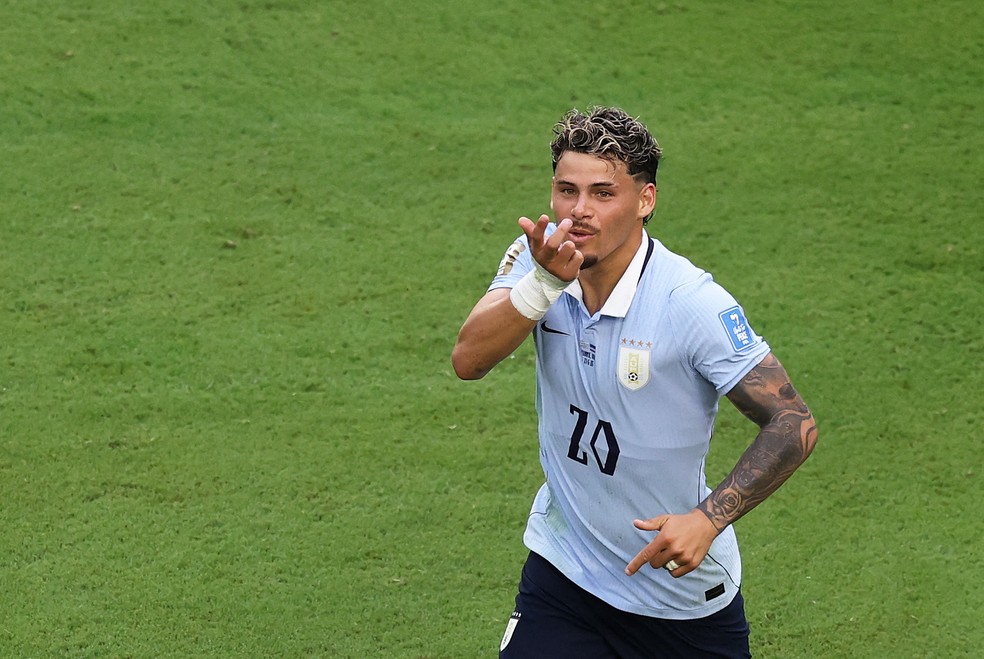 Maxi Araújo homenageia Suárez — Suárez na Copa