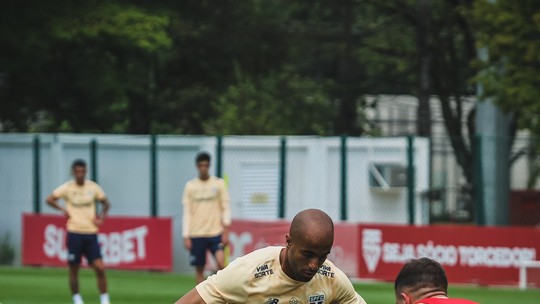 Elenco do São Paulo faz treino no CTcomo funciona aposta onlinediacomo funciona aposta onlineação pelo Outubro Rosa