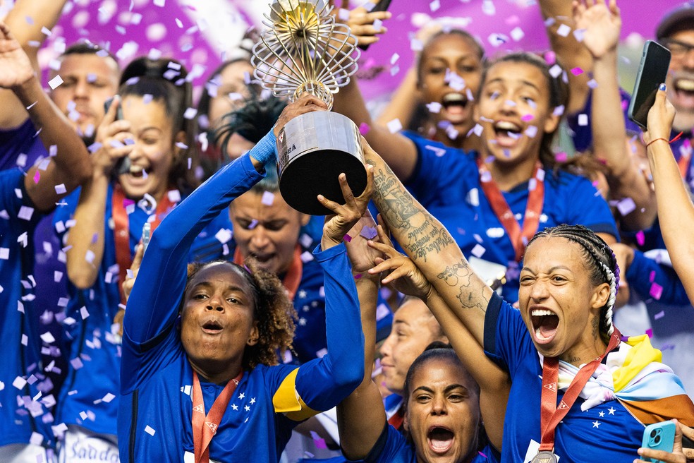 Cruzeiro comemora título do Campeonato Mineiro feminino de 2023 — Foto: Staff Images/Cruzeiro