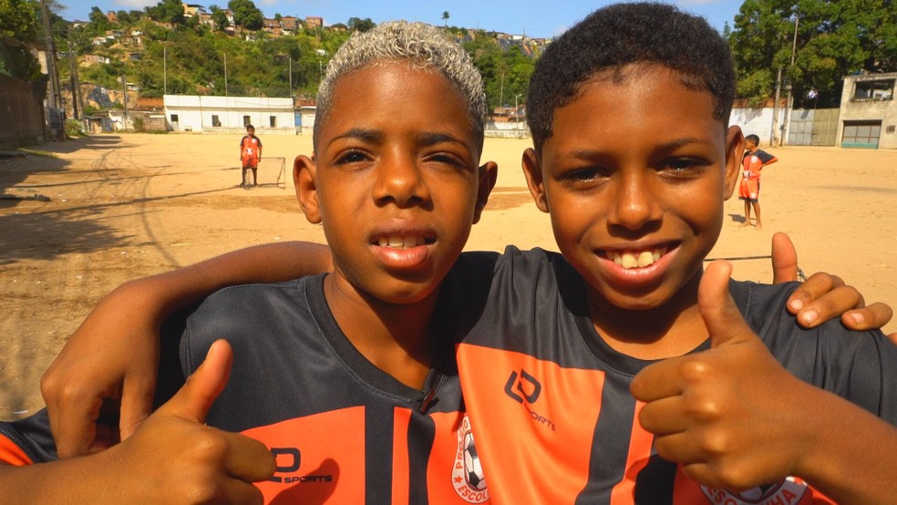 Zé Bonito e Zé Bonitinho, as celebridades do X1 de crianças no Recife — Foto: Jota Júnior