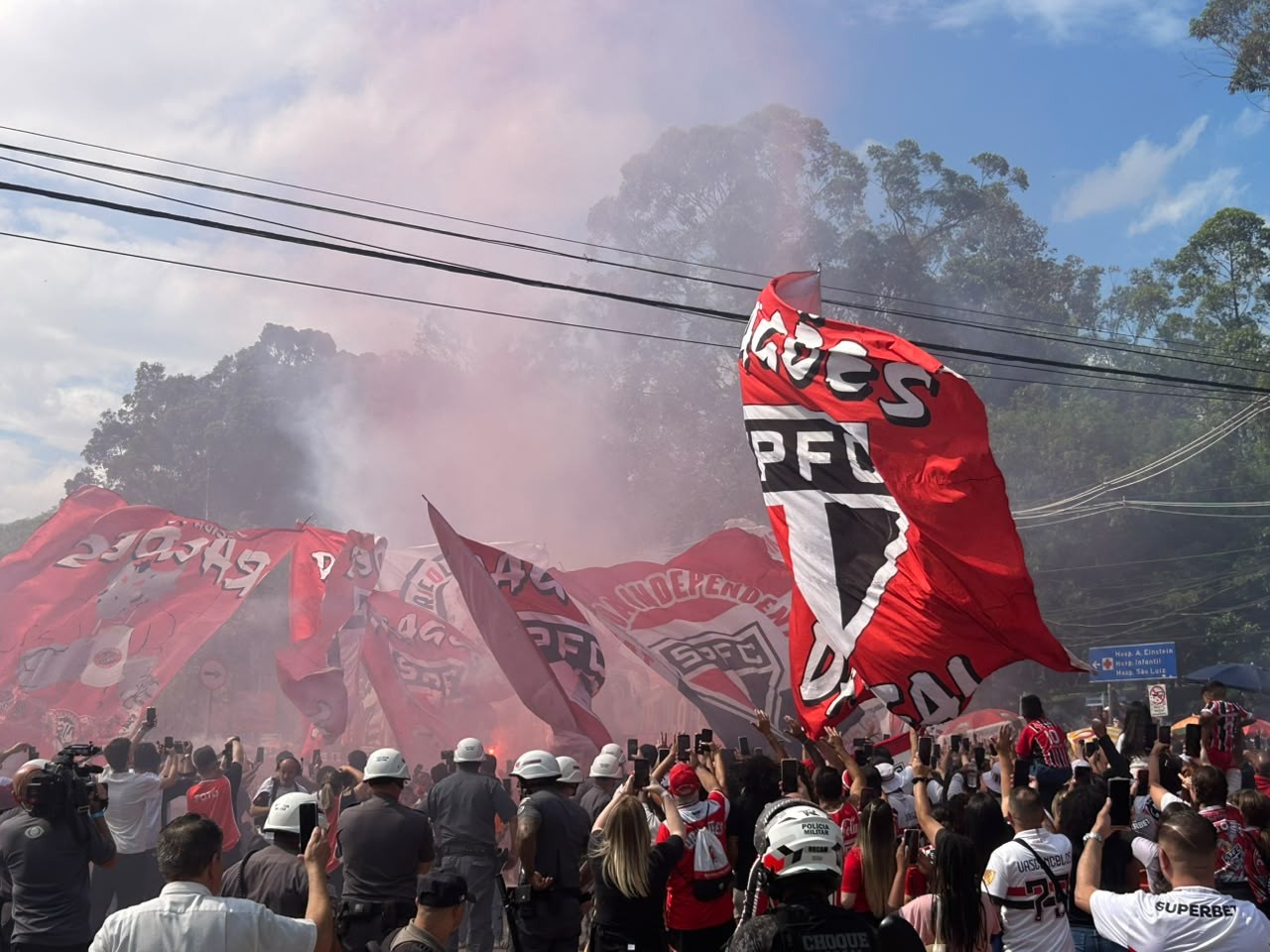 São Paulo anuncia recorde de público em jogos de futebol feminino entre clubes no Brasil