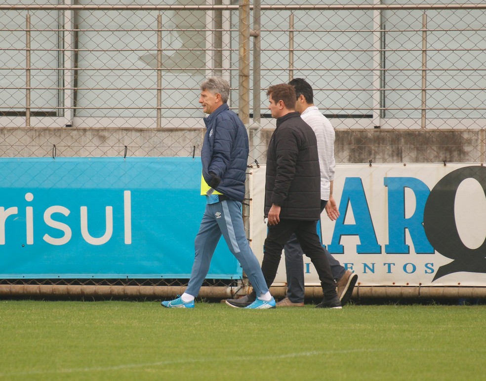 Renato e Antônio Brum em trieno do Grêmio — Foto: João Victor Teixeira