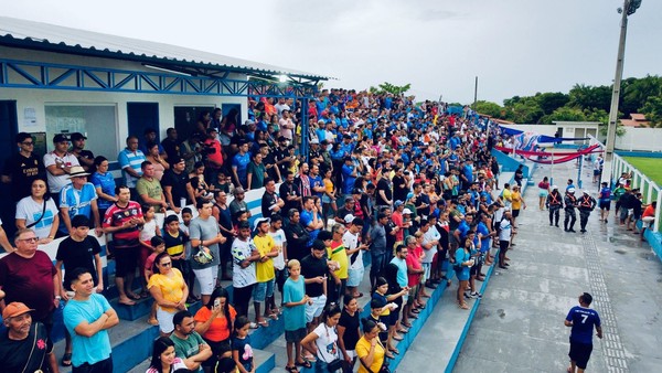 Estádio Lucíio Frazão, em Chapadinha lotado para jogo entre Chapadinha x Maranhão — Foto: William Fernandes