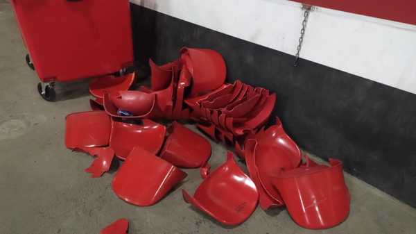 65 cadeiras danificadas em São Paulo após confusão entre torcedores do Nacional e PM.