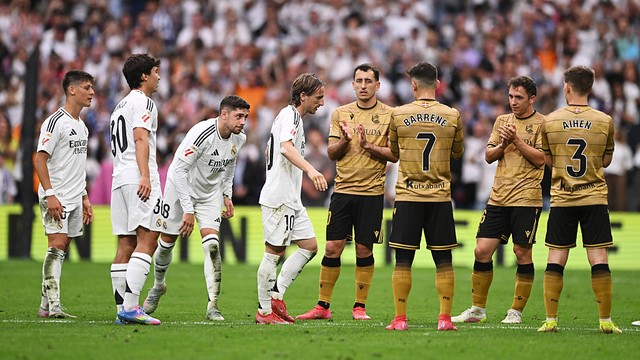 Real Madrid e Real Sociedad pausam partida para aplaudir saída de Luka Modrić em despedida