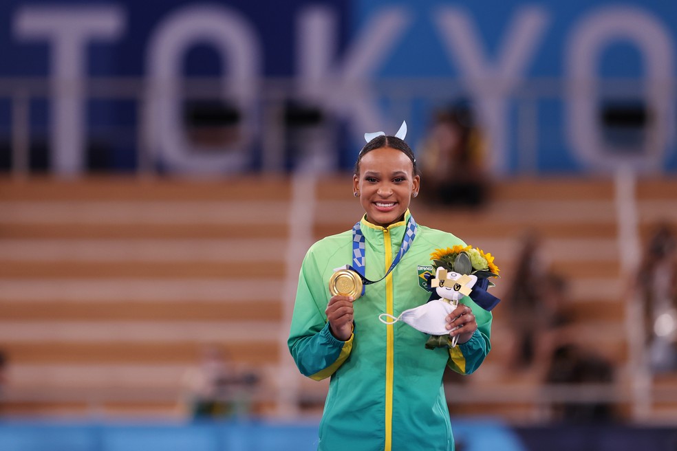 Rebeca Andrade foi medalha ouro no salto sobre a mesa nas Olimpíadas Tóquio 2020 — Foto: Laurence Griffiths/Getty Images