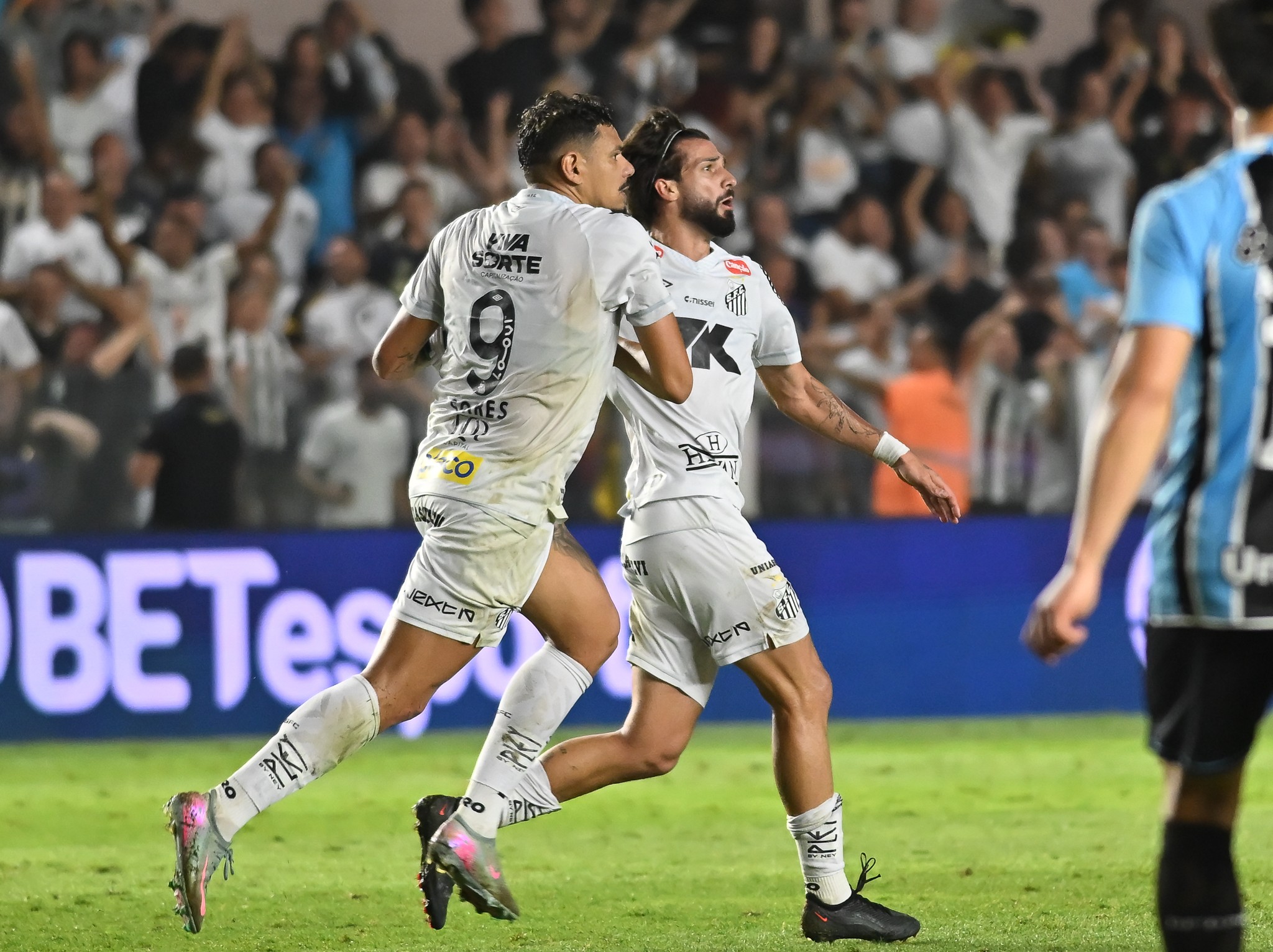 Análise: Santos evolui a cada jogo com Vojvoda, mas falhas do ataque freiam arrancada no Brasileiro