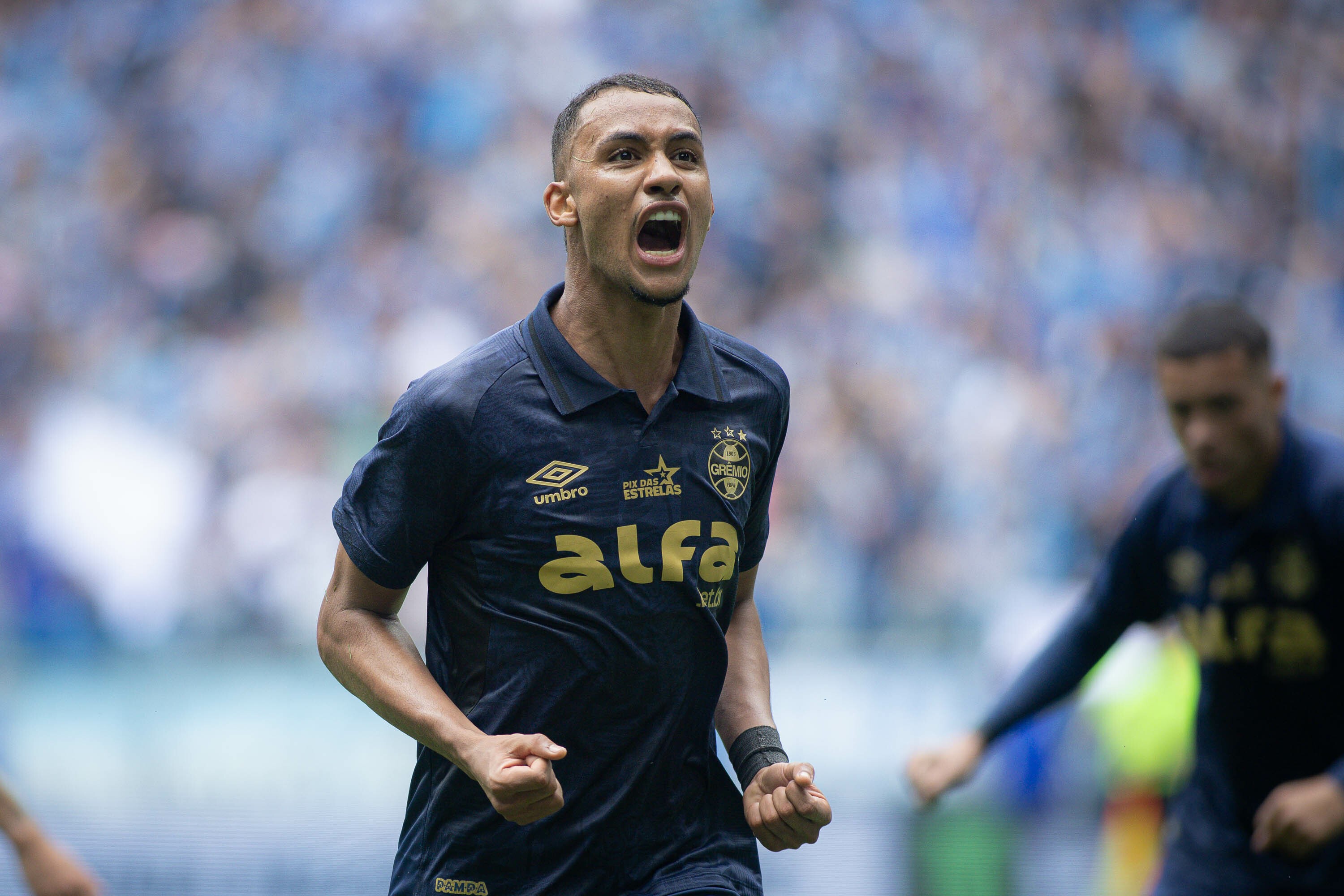 Grêmio conquista vitória importante em casa e avança na classificação.