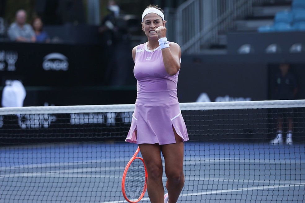 Naná Silva derrota Carol Meligeni de virada na estreia do SP Open e avança às oitavas