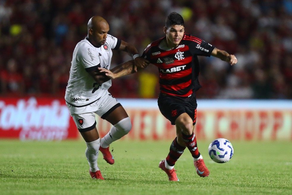 Botafogo-PB x Flamengo no Castelão — Foto: Gilvan de Souza/CRF