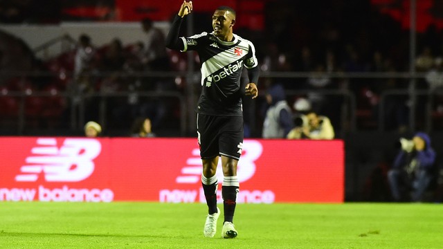 Rayan comemora gol do Vasco contra o São Paulo
