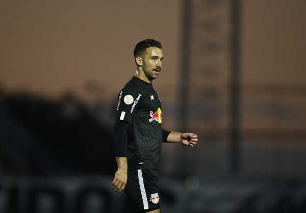 Bragantino aceita diminuir pedida, e Flamengo mantém conversas para ter Léo Ortiz