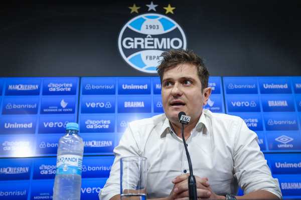 Grêmio confirma saída do vice de futebol Antônio Brum