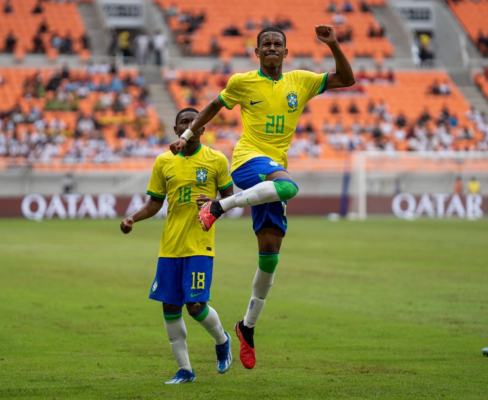 Estêvão comemora gol em Brasil x Nova Caledônia pelo Mundial Sub-17 — Foto: Leto Ribas/CBF