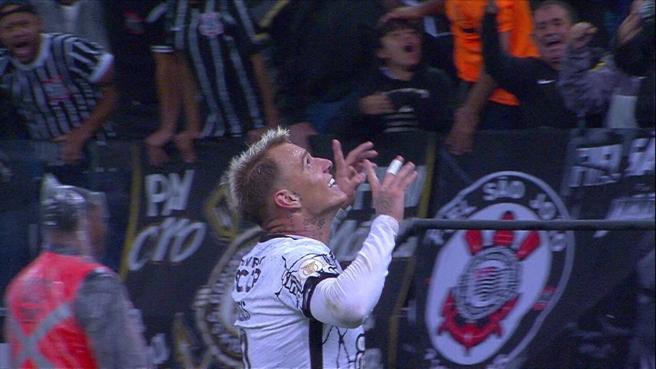 Róger Guedes e Vítor Pereira se entendem com diálogo, respeito... e ...