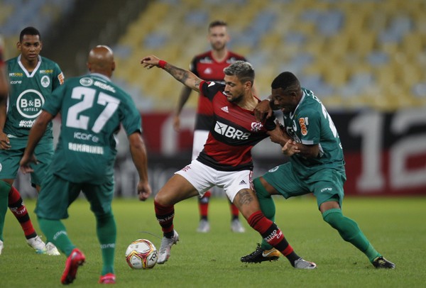 Flamengo transmite jogo no  com 2 milhões simultâneos e