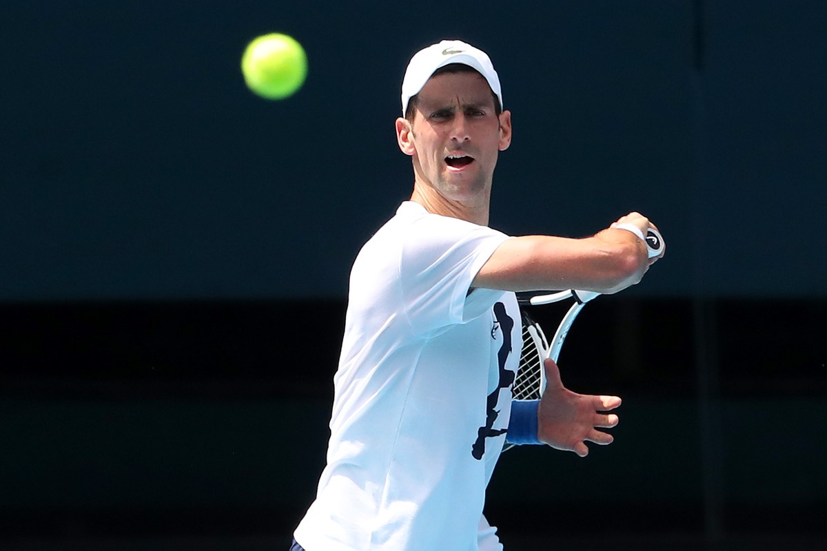 Australian Open atrasa sorteio, mas confirma Djokovic na competição